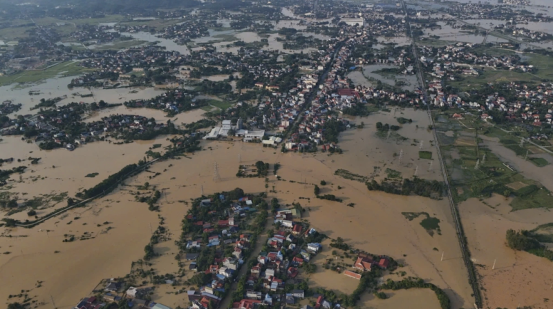 Ngập nặng ở ngoại thành Hà Nội, chính quyền đang sơ tán hàng chục ngàn dân